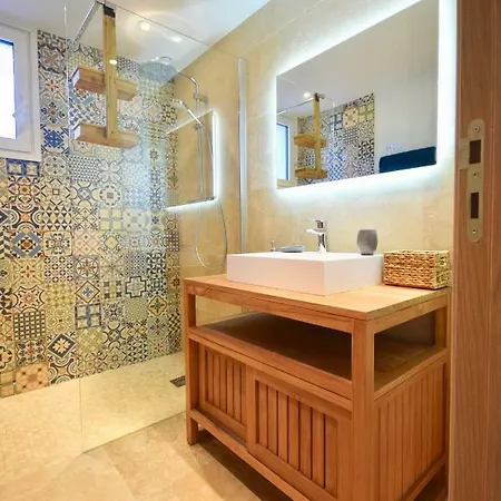 Charmante Maison Centre-ville Sainte-maxime, Plages A 2 Pas בית נופש סן-מקסים