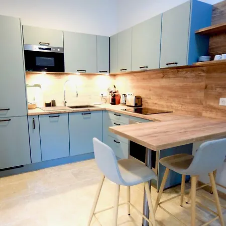 Charmante Maison Centre-ville Sainte-maxime, Plages A 2 Pas بيت للعطل *