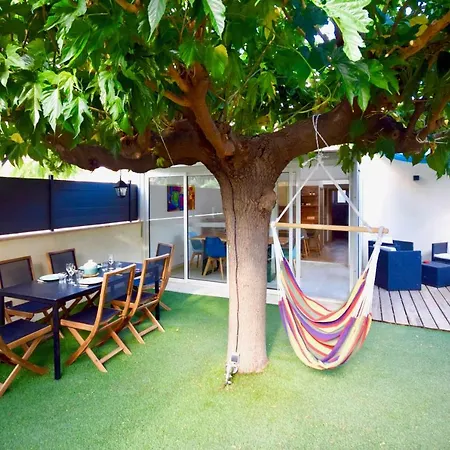 Charmante Maison Centre-ville Sainte-maxime, Plages A 2 Pas بيت للعطل