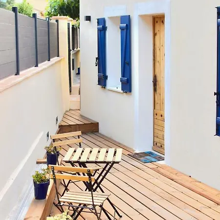 Charmante Maison Centre-ville Sainte-maxime, Plages A 2 Pas بيت للعطل
