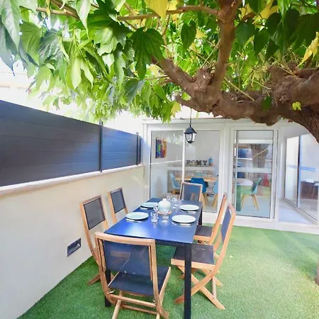 Charmante Maison Centre-ville Sainte-maxime, Plages A 2 Pas بيت للعطل سانت ماكسيم