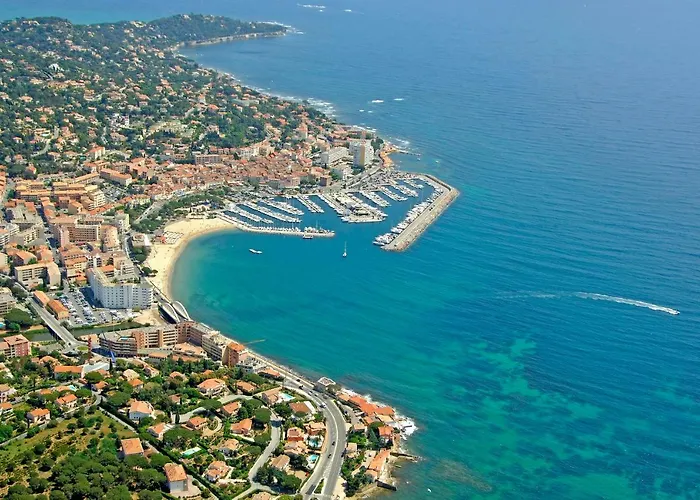 Casa de Férias Charmante Maison Centre-ville Sainte-maxime, Plages à 2 Pas
